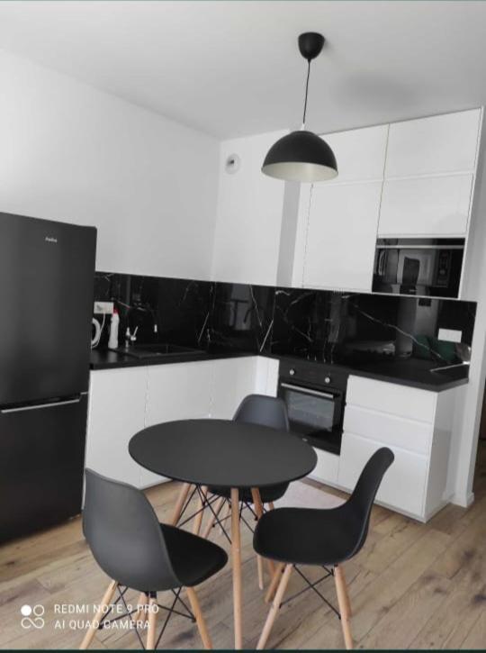 Airport Apartment Warschau Buitenkant foto